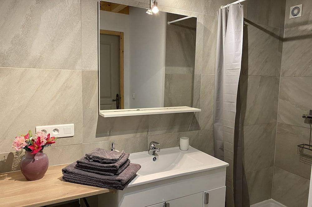 Ganze Wohnung, Charmantes Appartement 2 km von Cluny in Cluny, Mâcon und Umgebung