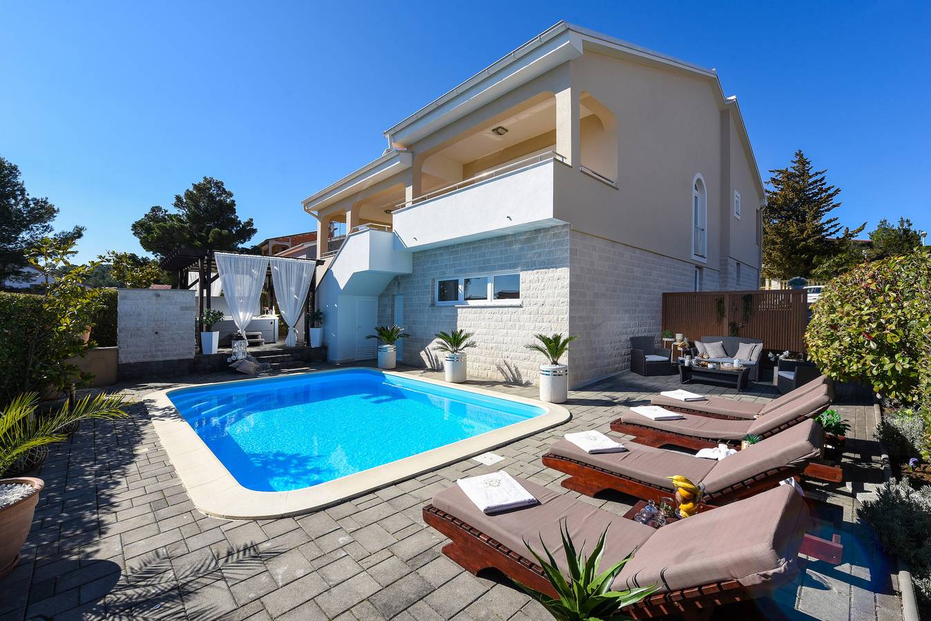 Casa vacanza a Zara a partire da 377€ a notte