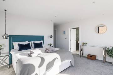 Glamping for 14 People in Poole, Poole Harbour, Photo 3