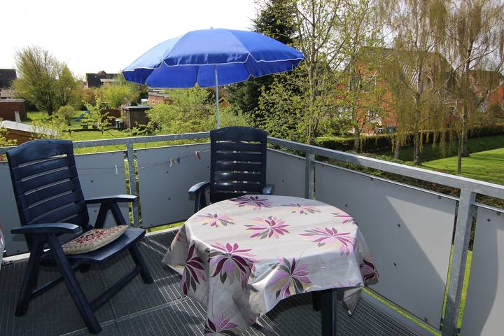 Ferienwohnung für 7 Personen, mit Balkon und Terrasse sowie Garten und Sauna in Neuharlingersiel