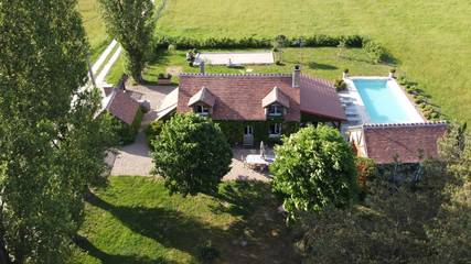 Gîte pour 8 personnes, avec jardin ainsi que terrasse et piscine à Tour-en-Sologne