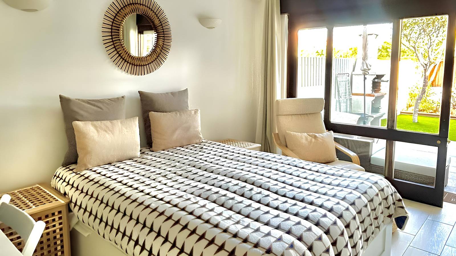 Magnific Studio with a cozy garden, 5 minutes to t, foto 9