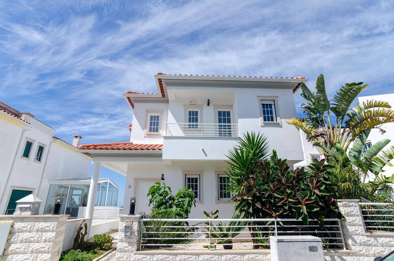 Villa with Private Pool in Nazaré, Leiria District