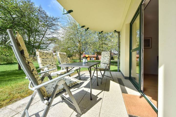Ganze Wohnung, Komfortables Ferienhaus mit überdachter Terrasse und Garten in Zinnowitz in Zinnowitz, Usedomer Norden