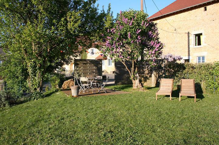 Gîte pour 4 personnes, avec Terrasse ainsi que Jardin et Sauna