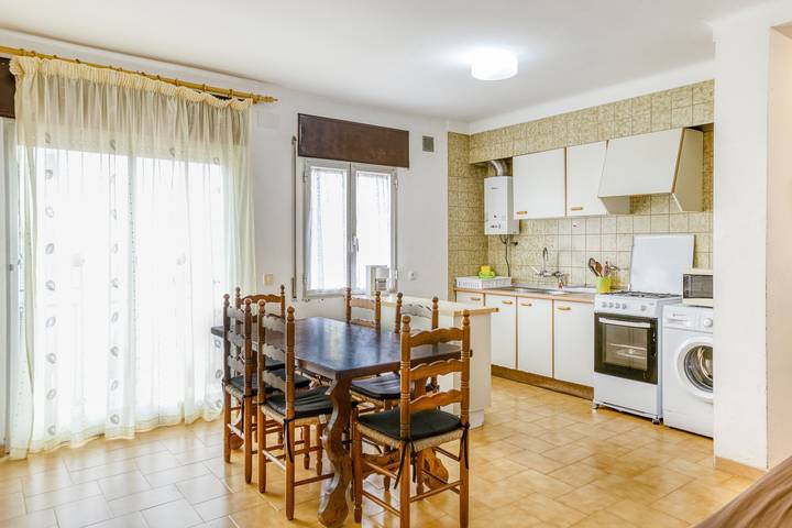 Apartamento entero, Apartamento en el Paseo Marítimo '3-2' cerca de la playa con balcón y Wi-Fi in Platja del Port (Llanca), Llansá