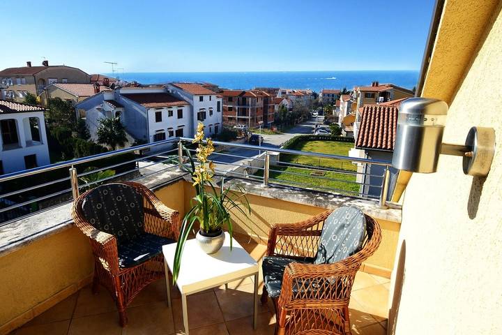 Ferienhaus mit Meerblick für 10 Personen, mit Garten und Balkon sowie Pool in Poreč - 2