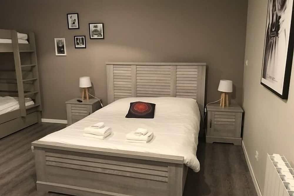 Entire apartment, Apartment-Standard-Ensuite-City view in Saint-Quentin, Aisne