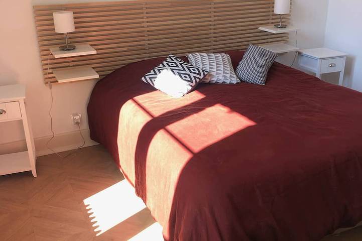 Gîte pour 8 personnes, avec piscine ainsi que jardin et terrasse, animaux acceptés à Charmeil - 3