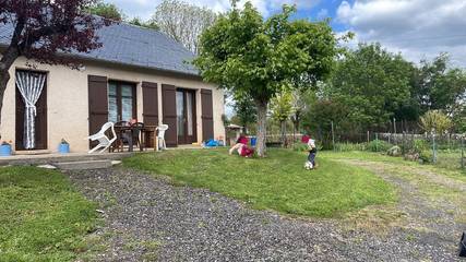 Gîte pour 5 personnes, avec jardin et terrasse, animaux acceptés à Saint-Saturnin-de-Lenne