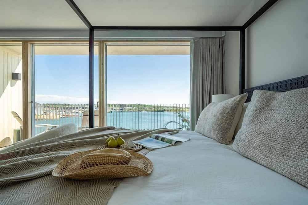 15 Cannery Row sleeps 6 with estuary views in Hayle, Cornwall