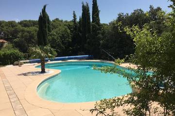 Gîte pour 2 personnes, avec terrasse à Aurons