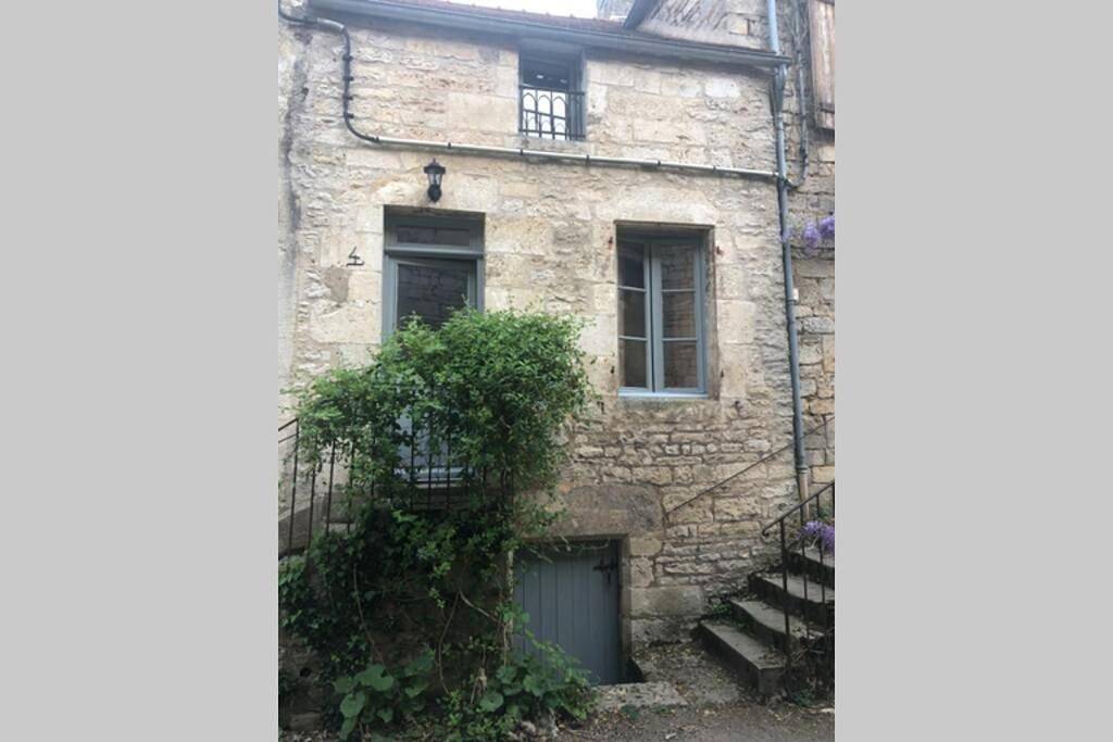 One-Bedroom House in Flavigny-sur-Ozerain, Région de Montbard