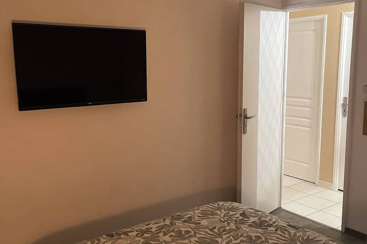 Location de vacances pour 10 personnes, avec jardin à Jonage - 2