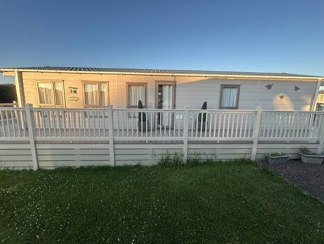 Cabin Sleeps 6 with Indoor Pool in Edinburgh and Lothian