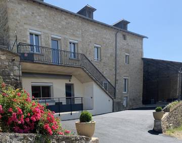 Gîte pour 8 personnes, avec balcon et jardin dans Palmas-d'Aveyron