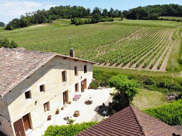 Gîte pour 10 personnes, avec jardin et vue à Saint-Laurent-des-Combes