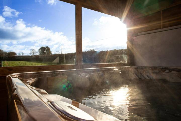 Gîte pour 6 personnes, avec jardin et jacuzzi ainsi que piscine et terrasse dans Pays de Galles - 2