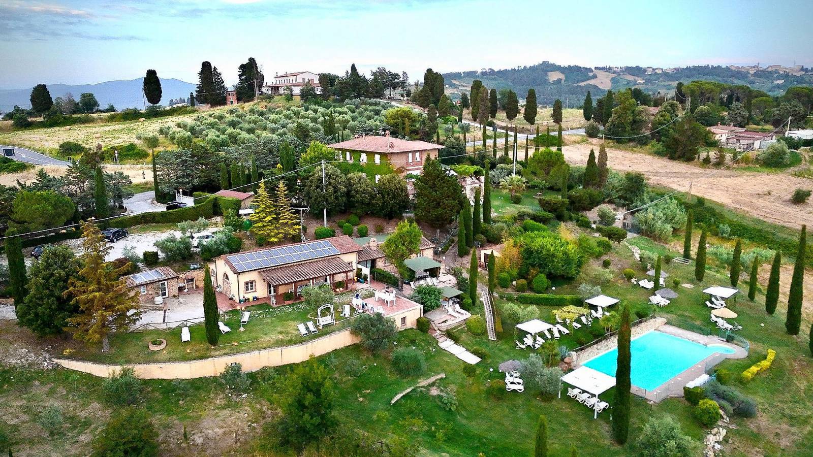Villa al Sole' estate with shared pool in Pomarance, Province de Pise
