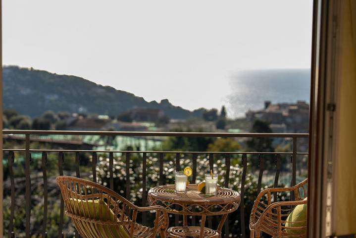 Location de vacances pour 9 personnes, avec vue sur l’océan ainsi que piscine et jardin à Massa Lubrense - 3