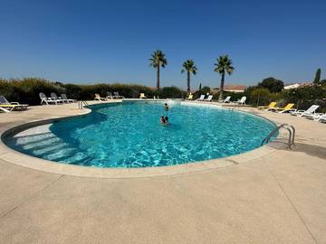 Gîte pour 4 personnes, avec vue et jardin ainsi que piscine et bassin pour enfant dans Circuit Paul-Ricard