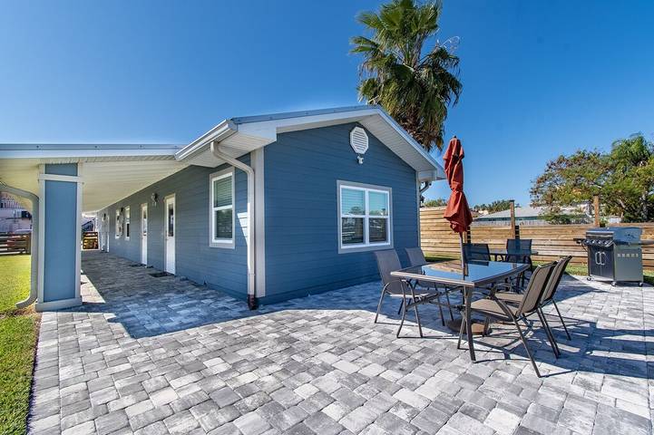 Vacation rental for 2 people, with terrace and yard in Madeira Beach