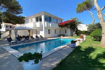 Location de vacances pour 8 personnes, avec jardin et balcon dans Son Xoriguer