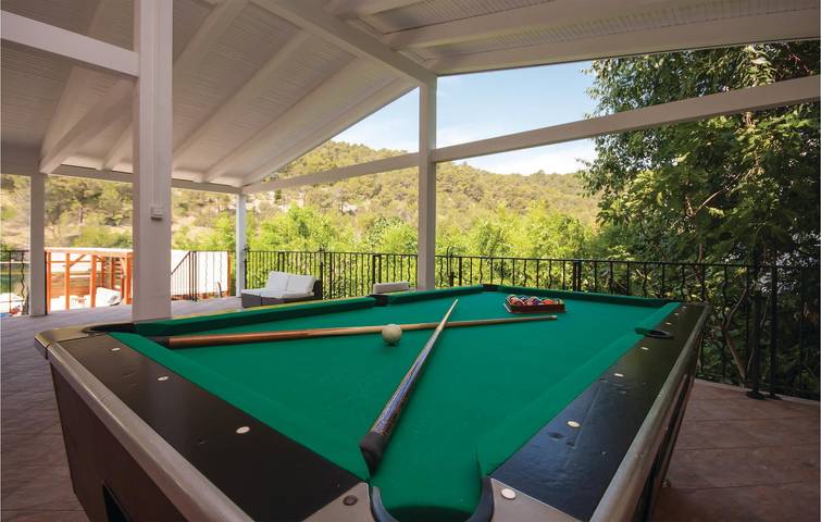 Apartment mit Meerblick, Pool, WLAN und Terrasse – 600 m vom Strand entfernt in Skradin, Šibenik-Knin