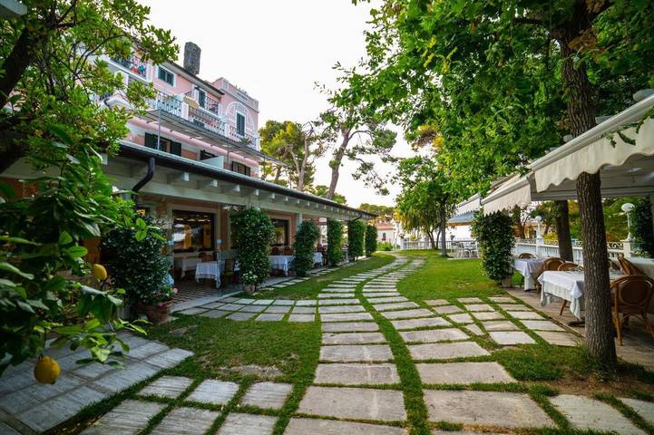 Appartamento per 4 persone, con giardino e panorama in San Menaio