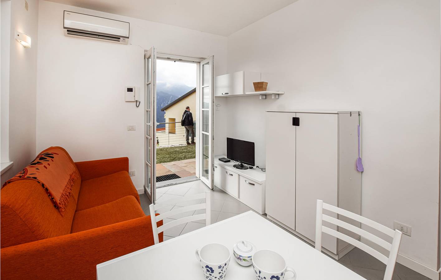 Entire holiday apartment, Magliolo Oasis: A/C, Pool, Garage, & WiFi! in Magliolo, Ligurian Alps