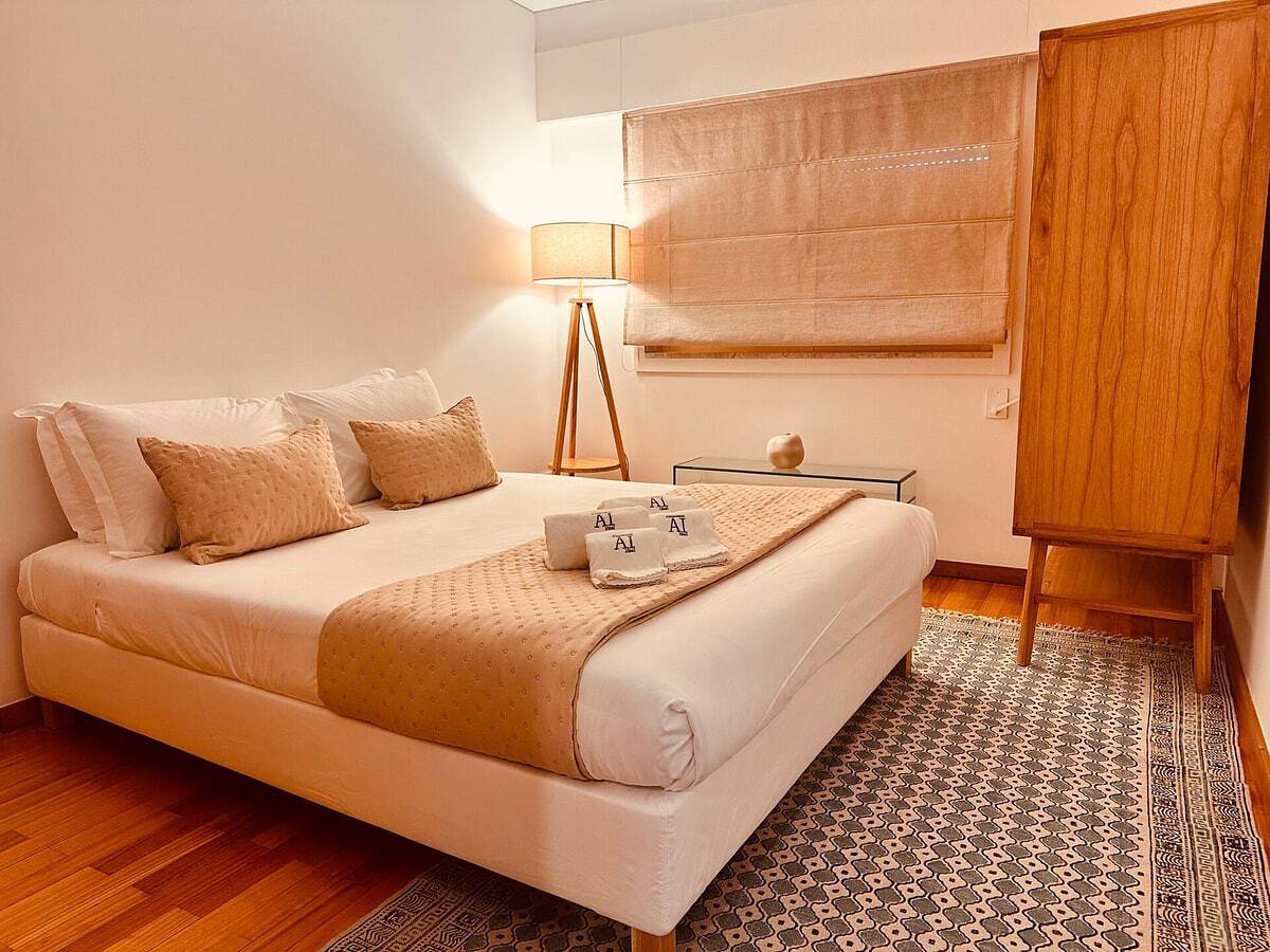 Apartamento inteiro, Apartamento acolhedor em Nevogilde — a 1 km do centro da cidade, com Wi-Fi e água quente! in Nevogilde, Porto