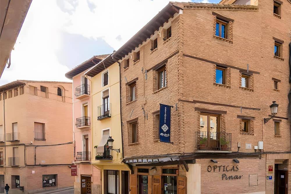 Apartamento entero, Apartamento 'Halima' con balcón, Wi-Fi y aire acondicionado in Daroca, Provincia de Zaragoza