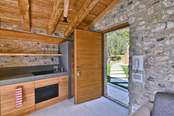Ferienhaus für 2 Personen, mit Ausblick und Garten sowie Seeblick in Tignale - 2