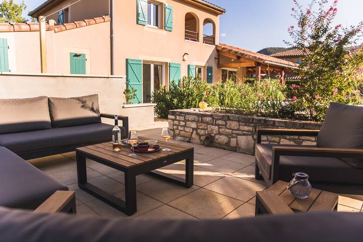 Gîte pour 8 personnes, avec piscine à Vallon-Pont-d'Arc - 3