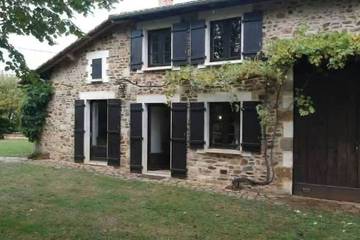 Gîte pour 8 personnes, avec jardin dans Terres-de-Haute-Charente