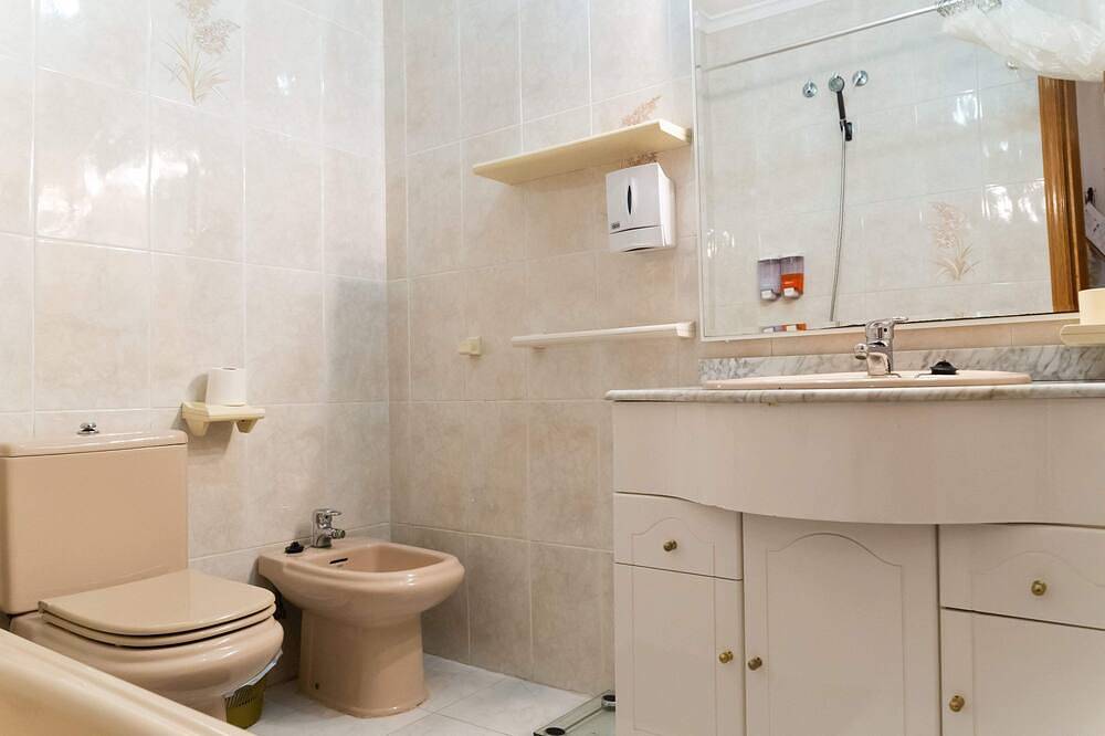 Apartamento entero, Apartamento muy próximo al centro y a la playa in Campoamor, Alicante