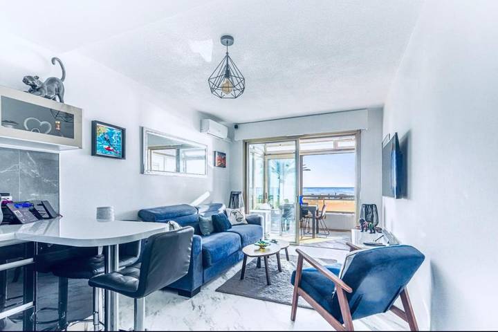 Gîte pour 2 personnes, avec vue et terrasse dans Plage de la Pierre au Tambour - 3