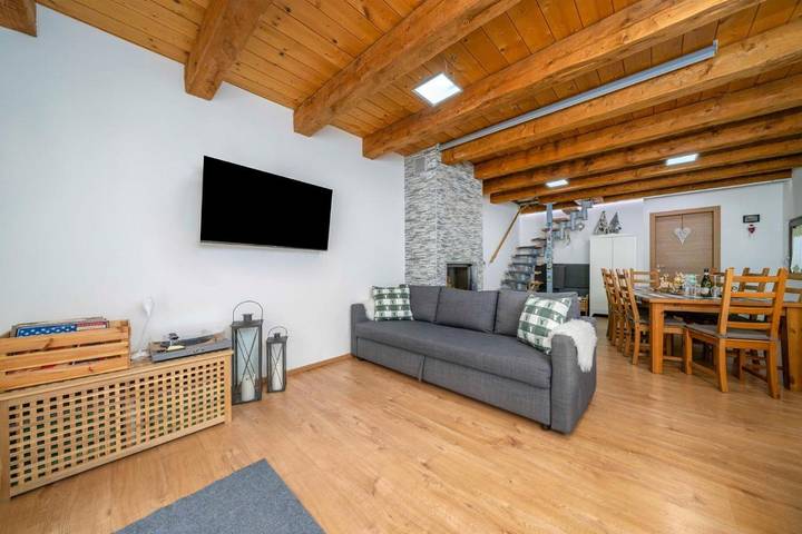 Chalet per 10 persone, con Balcone e Idromassaggio nonché Giardino e Panorama a Tarvisio