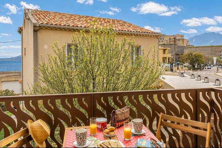 Gîte pour 2 personnes, avec balcon, adapté aux familles à Calvi - 2