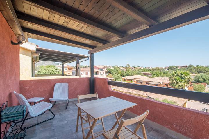 Appartamento intero, Appartamento 'Villetta - Aliterno V5' con vista mare, terrazza privata e Wi-Fi in Pittulongu, Olbia