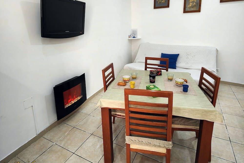 Appartamento intero, Monolocale in Penisola sorrentina, a 300 metri dal mare e dalla spiaggia libera in Castellammare di Stabia, Napoli e dintorni