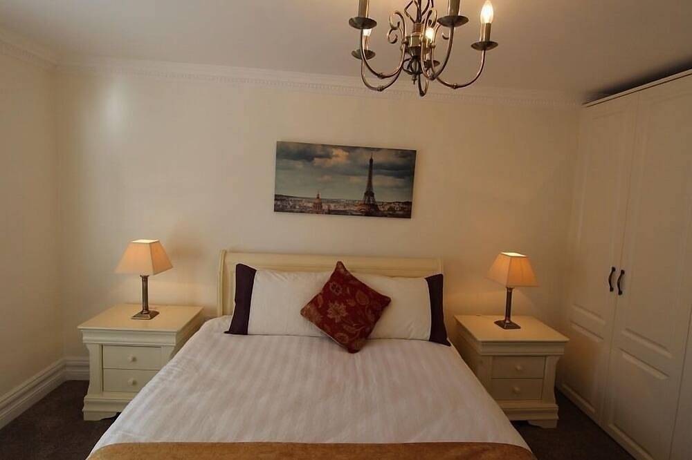 Entire apartment, The Post House - Apartment 2 in Kinsale, County Cork