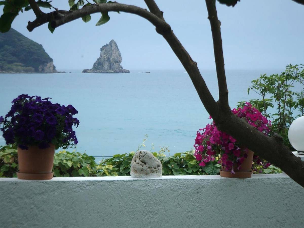Agathi Beach House (Black Rocks) in Agios Gordios, Korfu