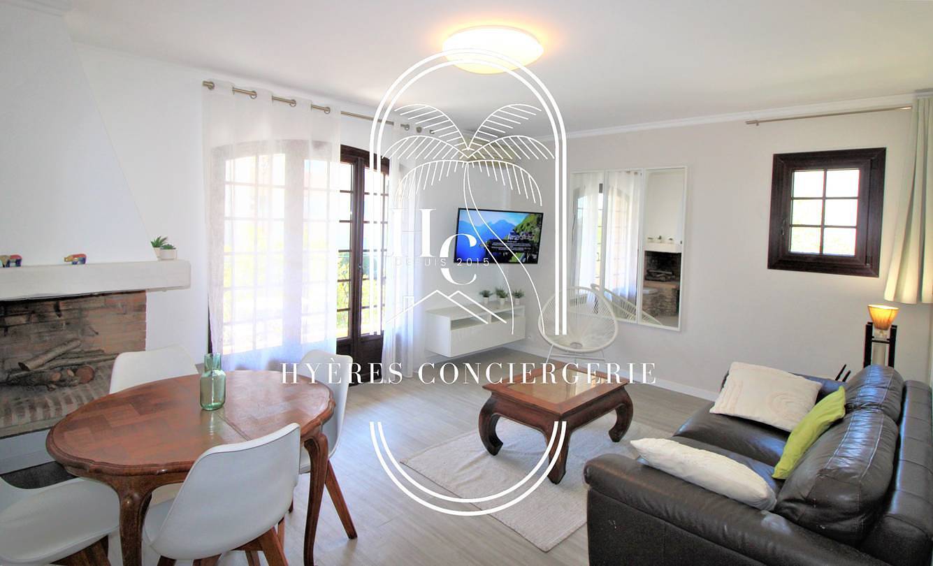 Apartamento vacacional entero, Apartamento de vacaciones para 4 personas con balcón/terraza in Hyeres, Region de Toulon