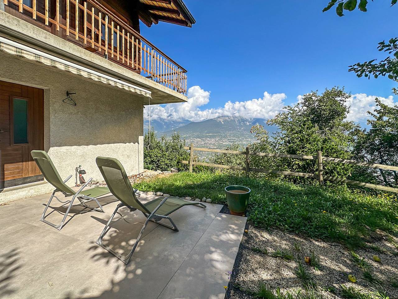 Alpine Nest Chalet – Stunning Mountain Views in Les Agettes, Walliser Alpen