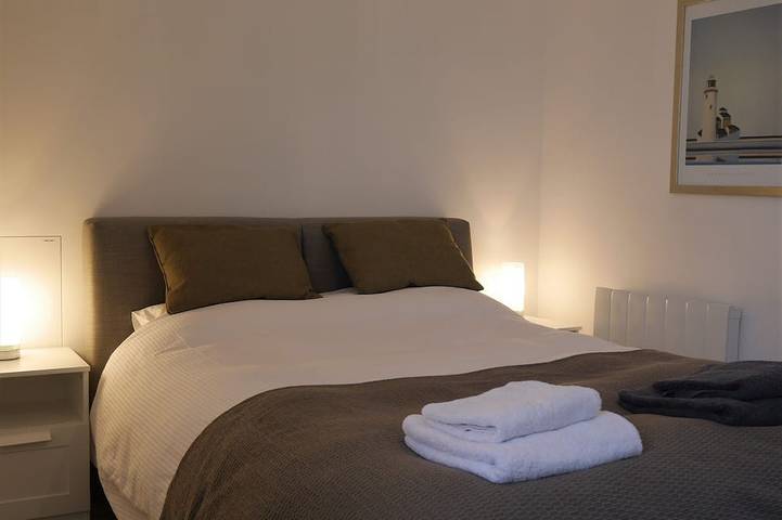 Cambridge: Modern, spacious house in residential location close to city centre in Queen Edith's Ward, Cambridge
