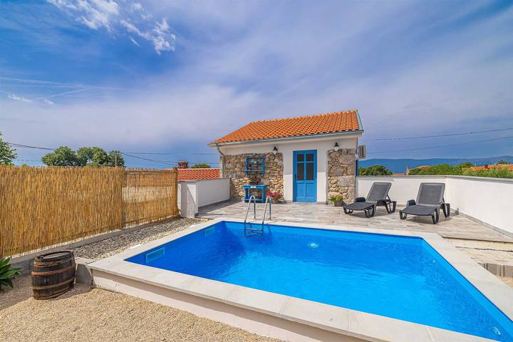 Ferienwohnung für 5 Personen, mit Terrasse und Whirlpool sowie Garten und Pool in Pinezici - 2