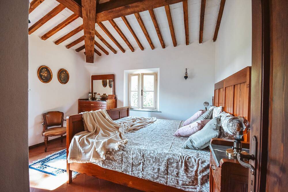 Villa surrounded by greenery with swimming pool for a stay in complete relaxation and privacy in Fauglia, Italienische Riviera