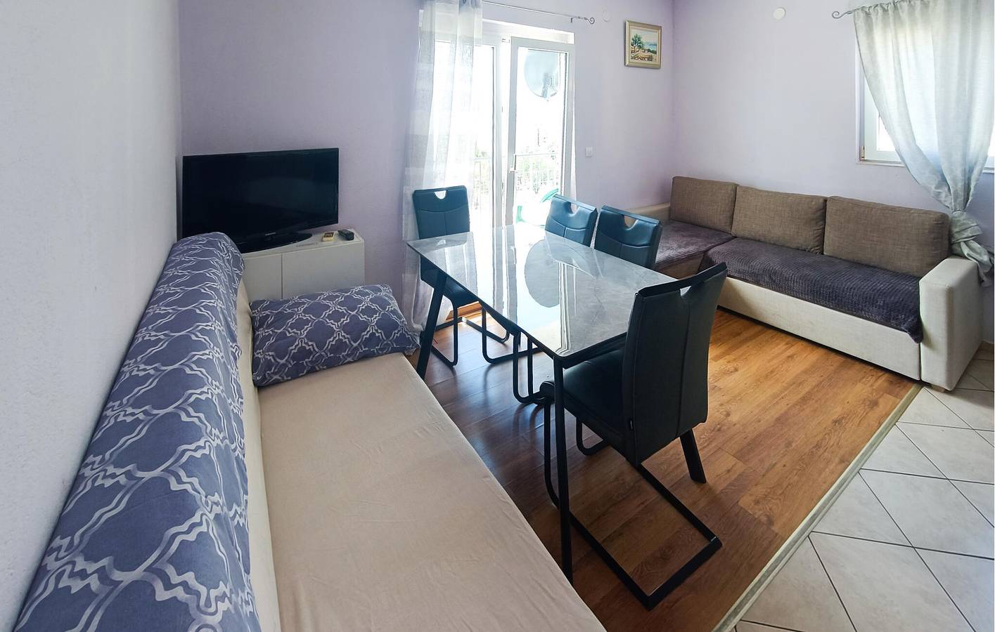Entire holiday apartment, Charming Sea View Apartment with Terrace, Wi-Fi, and Kitchen in Split, Split-Dalmatia