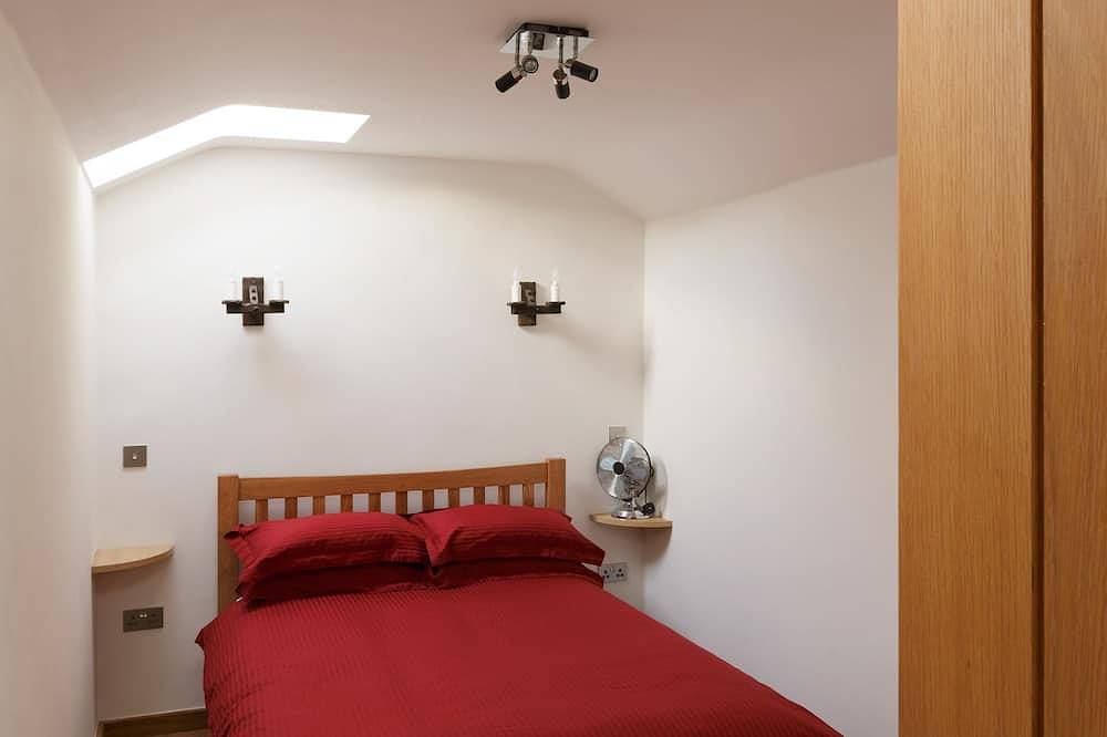 Luxury barn with private hot tub, sauna, pizza oven, dog friendly. in Suffolk